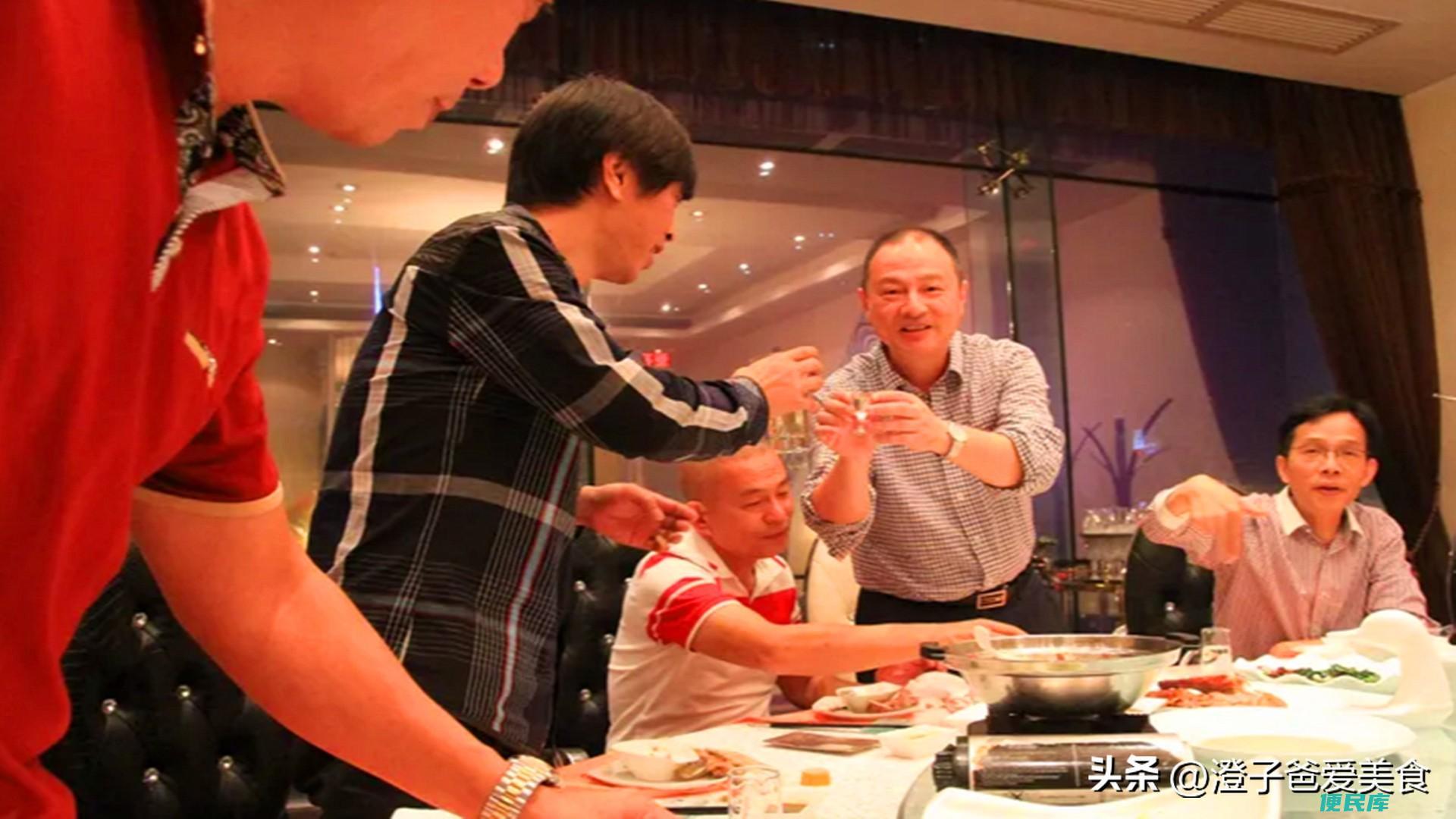 为什么喝酒会脸红（喝酒脸红的原因有哪些需要注意什么）