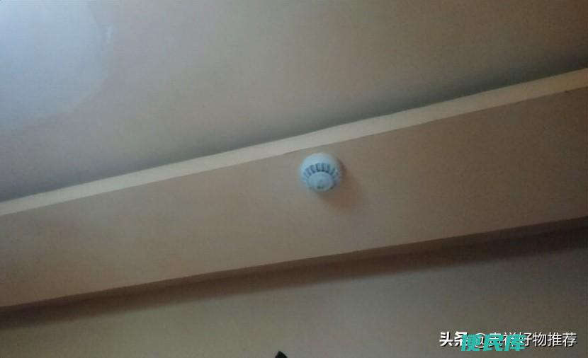 酒店怎么检查摄像头（房顶有一闪一闪的东西是摄像头吗）