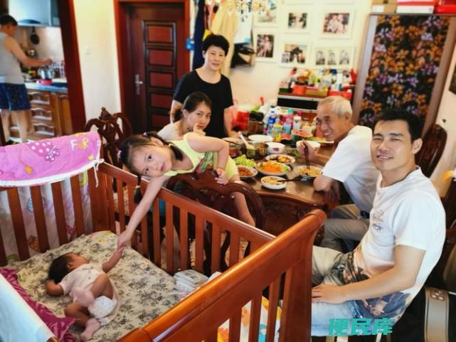 满月回娘家规矩住几天（刚生完孩子回娘家需要注意什么）