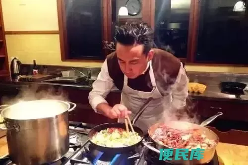会做饭的男人怎么形容（会做饭的男人在女生眼里的存在）