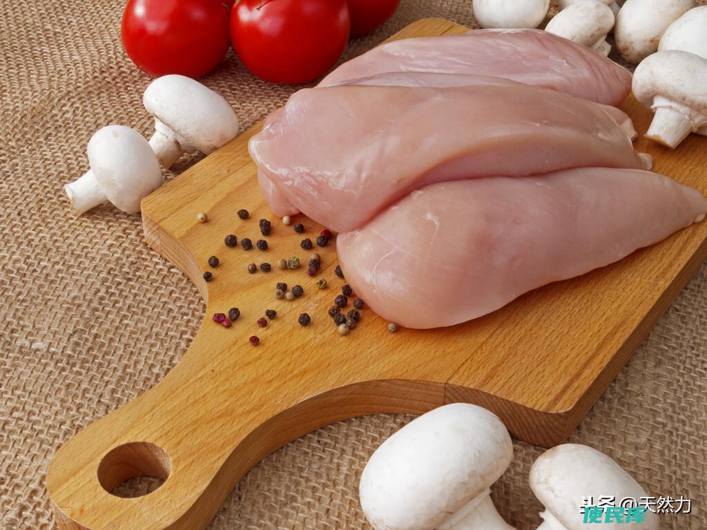 如何快速解冻鸡肉（鸡肉在冰箱内可以保存多久时间）