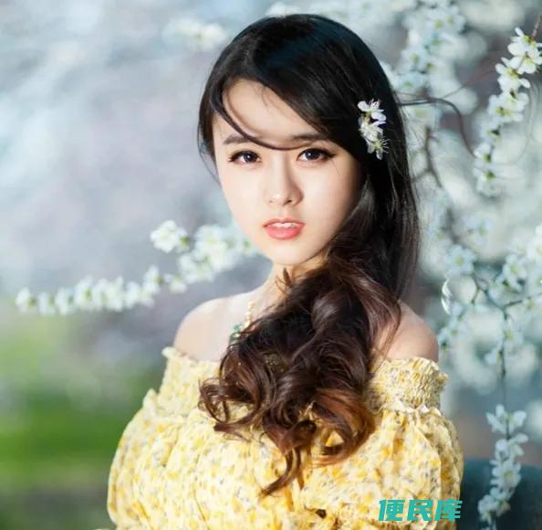 怎样化妆自然又好看（化妆时有哪些不脱妆的小技巧）
