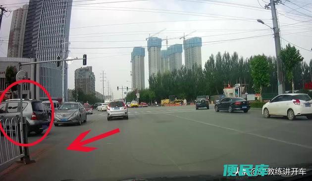 双黄虚线可以掉头吗（双黄虚线地段究竟能不能掉头）