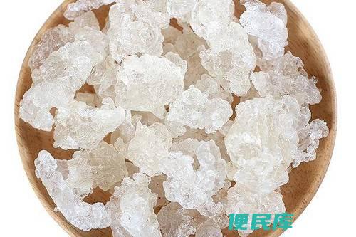 雪燕与桃胶的功效差异（对比雪燕和桃胶的营养和功效差异）
