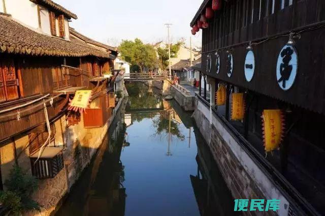 新场古镇在哪里（如何乘坐公交或自驾到达新场古镇）