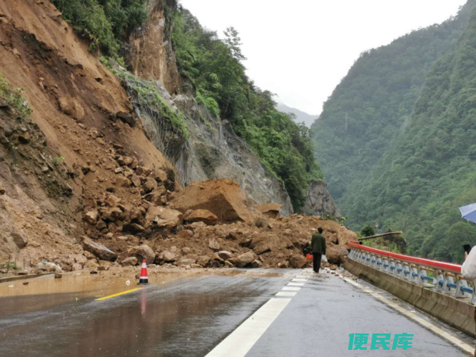 泥石流逃生方向（发生泥石流时的安全逃生方向）