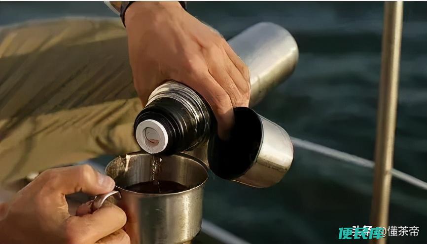 用不锈钢保温杯泡茶好不好（保温杯泡茶有何危害呢）