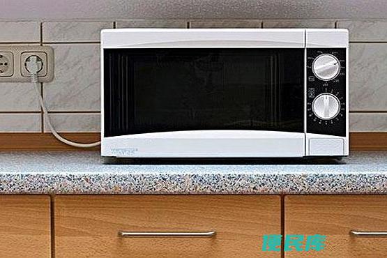 塑料容器能不能微波炉加热（解答塑料容器能否放入微波炉加热的问题）