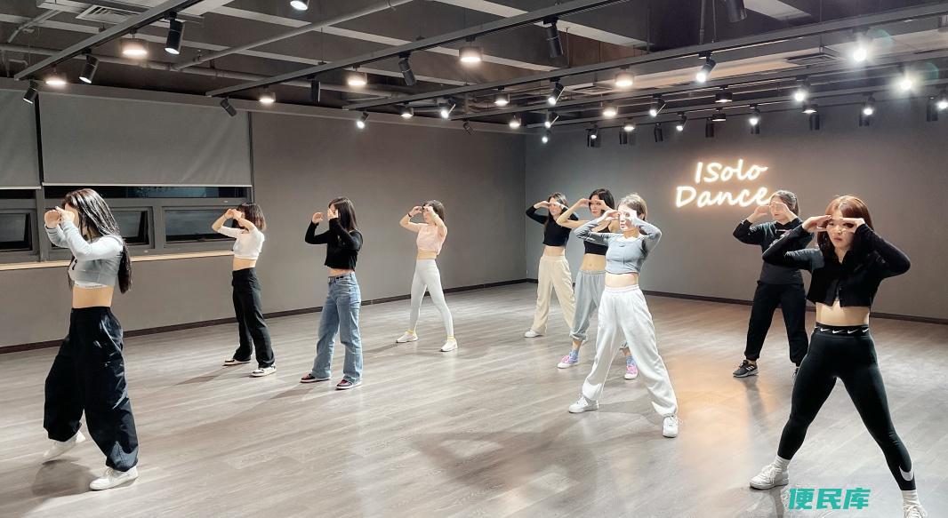 爵士舞和街舞的区别（街舞与爵士舞的不同你真的分得清吗）