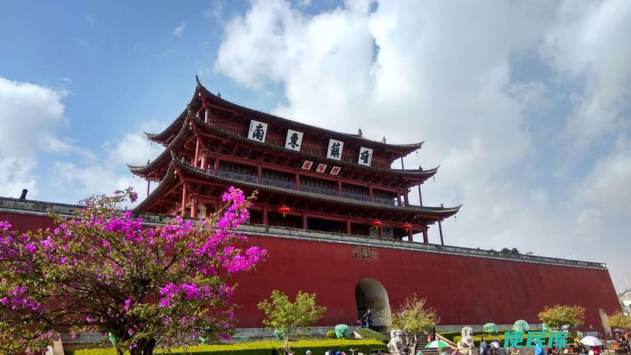 建水古城游玩攻略（提供游览建水古城的攻略指南）