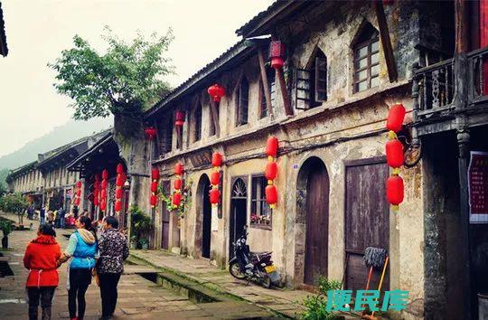 六尺巷的历史和现状（民俗风情街六尺巷的现代开发形态）