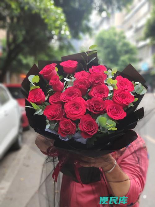 19朵红玫瑰花代表什么（解释19朵红玫瑰花所象征的含义）
