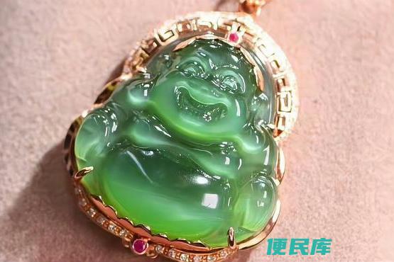 翡翠品种水色的含义（解释翡翠中不同品种的水色特征）
