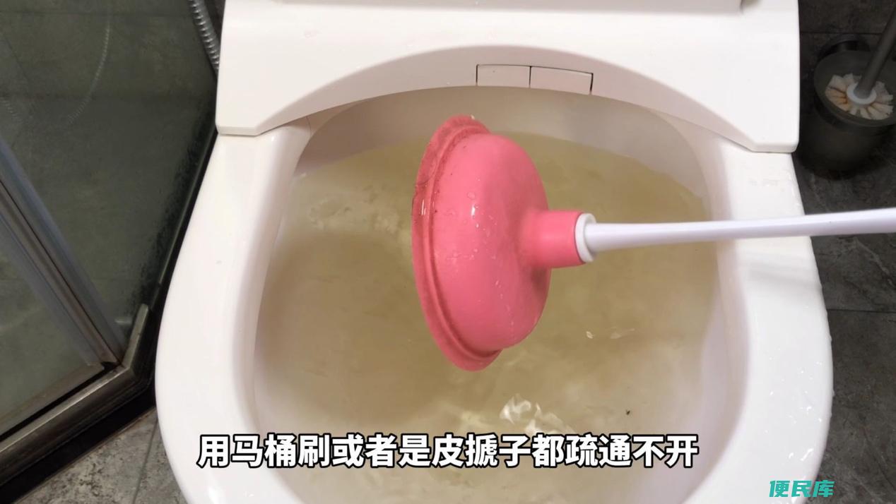 马桶堵了最快的办法（2种简单方法教你快速疏通马桶）