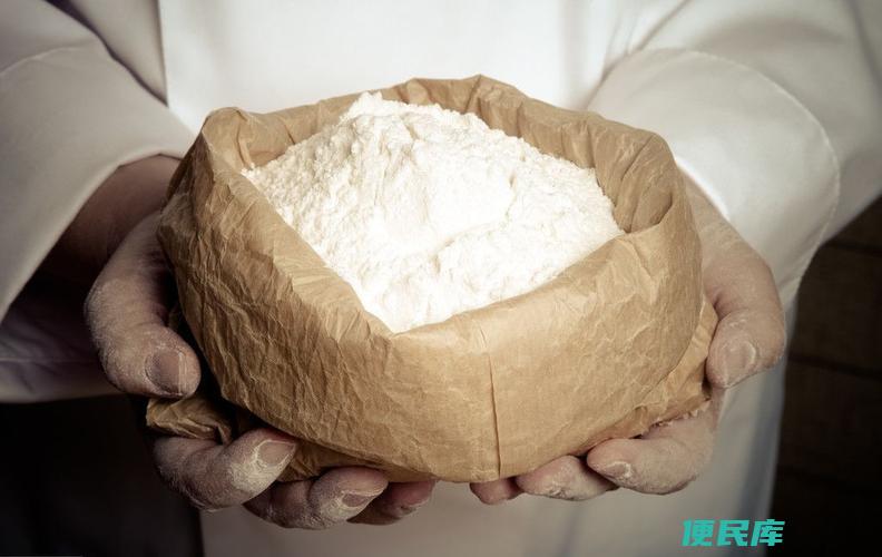高筋面粉的特点与用途（介绍高筋面粉的特性和在烘焙中的作用）