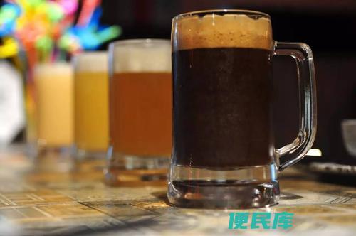 白啤和黑啤的区别（白啤酒与黑啤酒的不同）