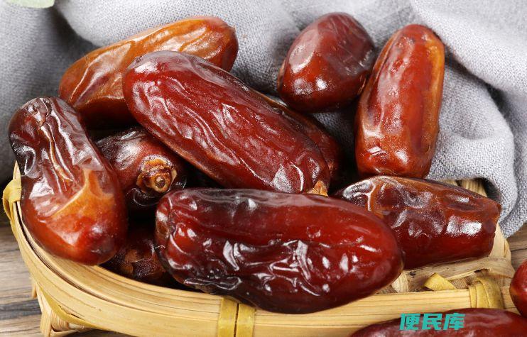 椰枣与红枣的食用比较（女性吃椰枣好还是红枣好）