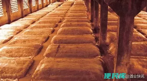 白酒酿造工艺流程介绍（白酒一般是以什么粮食为原料的）