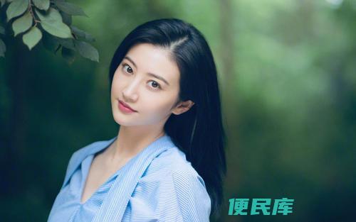 新买回家的衣服怎么洗不掉色（如何防止新衣服褪色）