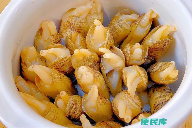 蛏子处理干净方法（完美清洁蛏子的技巧）