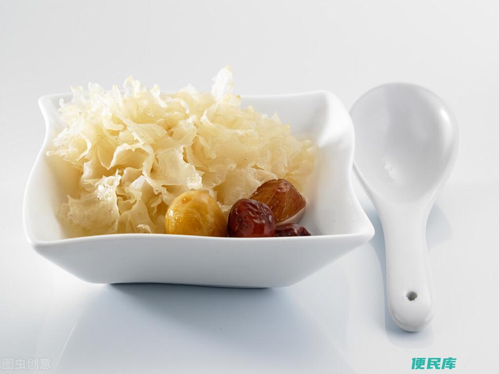 银耳过期了还能吃吗（食用鲜银耳好还是干银耳好呢）