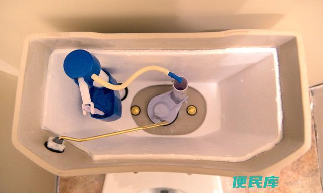 马桶水箱不上水（马桶水箱不出水的可能原因有哪些）