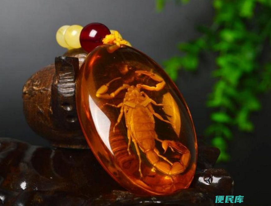 天然的琥珀怎么形成（为什么不透明的琥珀会叫做蜜蜡呢）