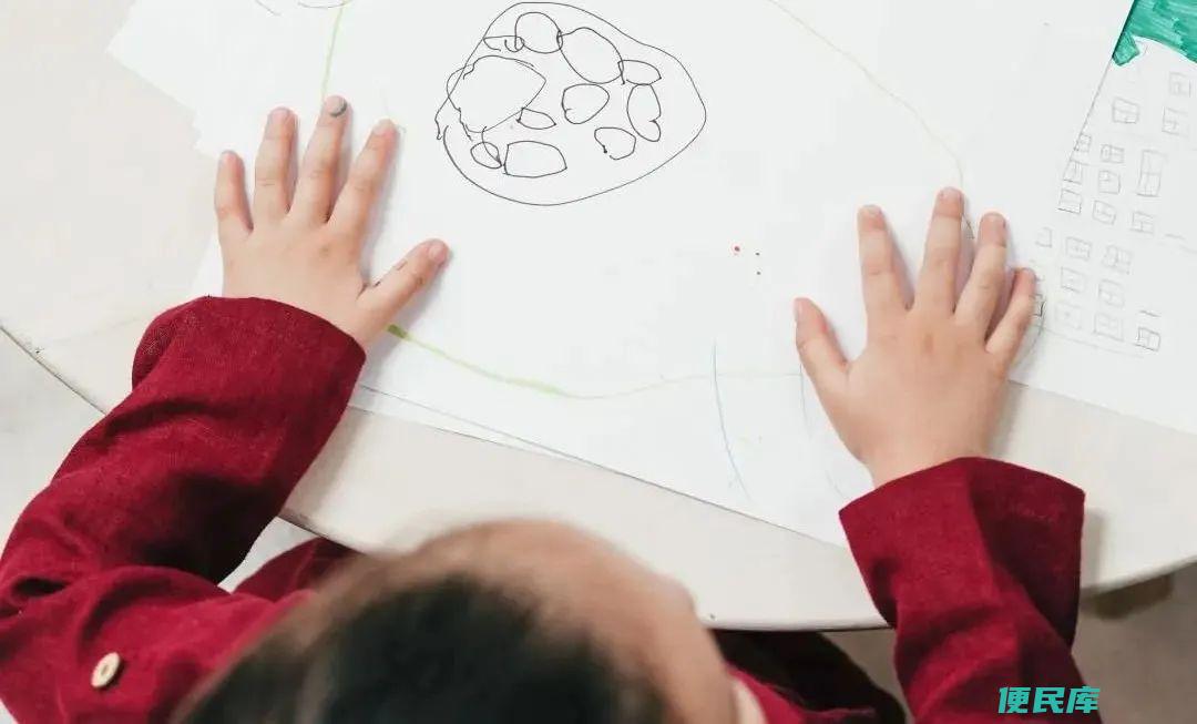 如何培养孩子的自信心（父母怎样支持孩子变得自信）
