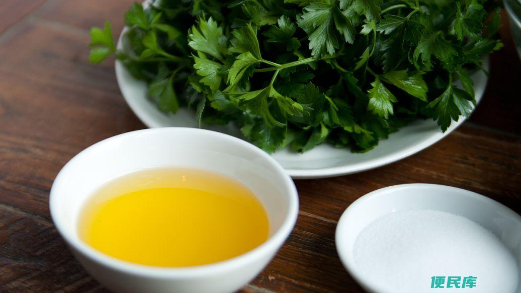 高血糖时喝什么茶有益（治疗高血糖时适合饮用哪种茶）