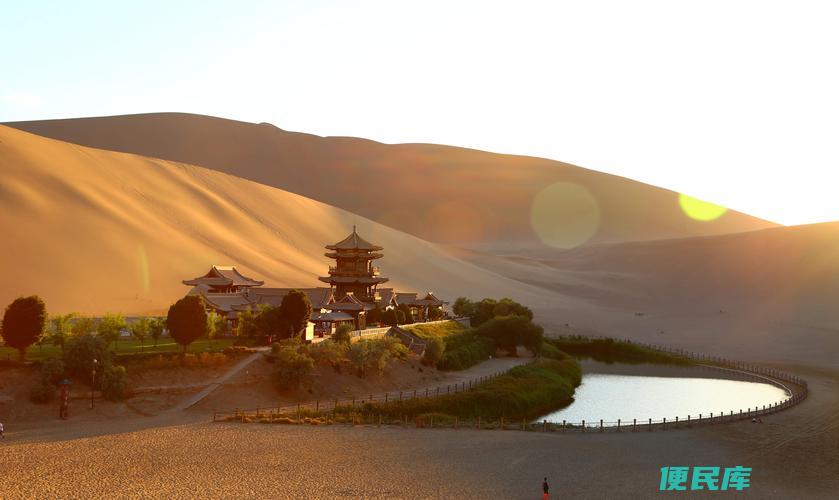 月牙泉地理位置（月牙泉位于哪个地方）