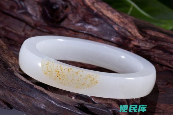 和田玉怎么养出油（和田玉如何保养以展现其光泽）