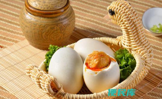 痛风患者能不能吃鸡蛋（详细介绍痛风患者的不宜和宜食物）