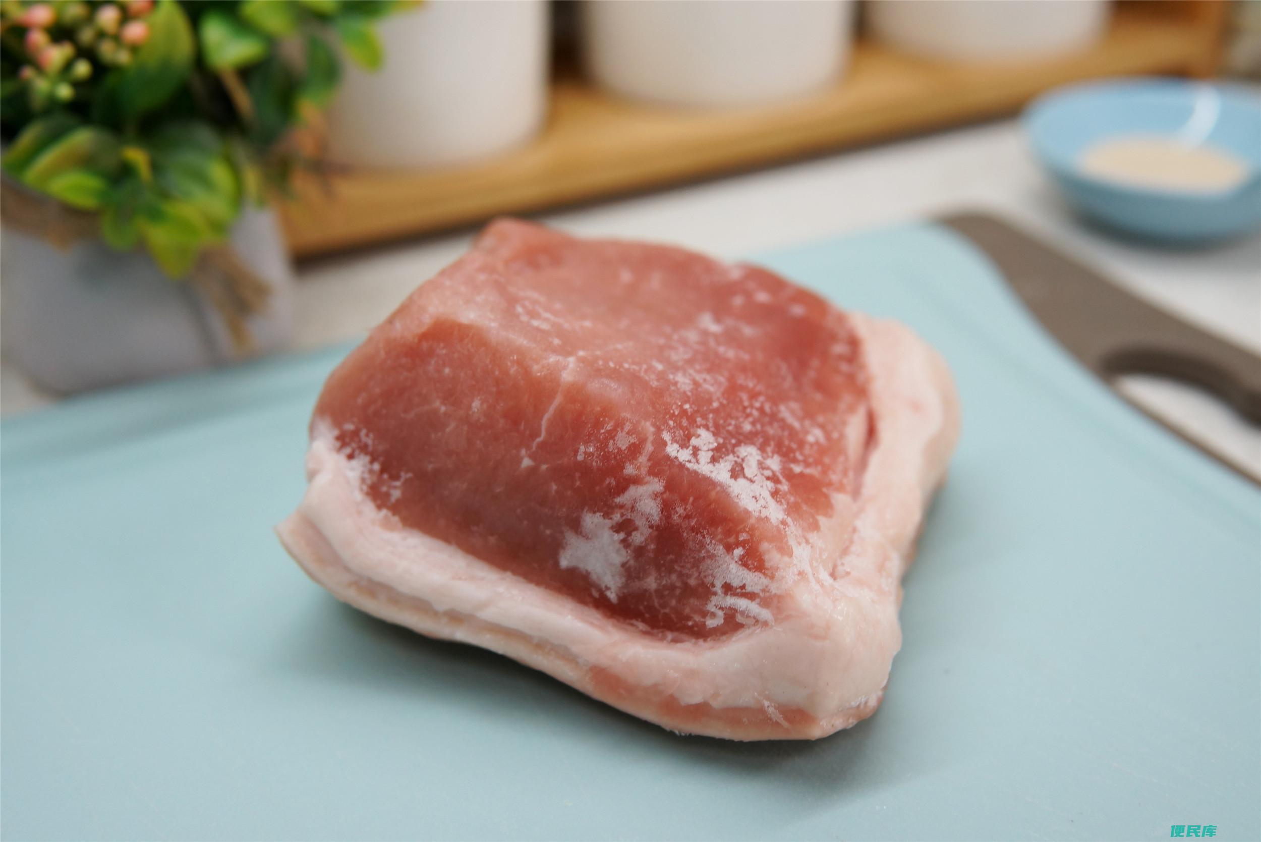 冻肉怎么快速解冻（分享两个实用又快捷的解冻小技巧）