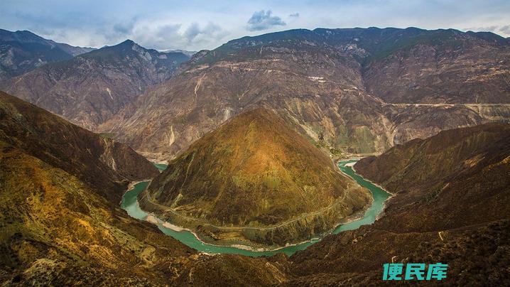 香格里拉的海拔高度和特点（藏区名胜景点香格里拉的地理位置和特点）
