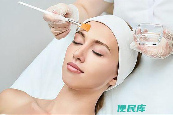 水杨酸对皮肤的作用危害（阐述水杨酸对皮肤的功效与风险）