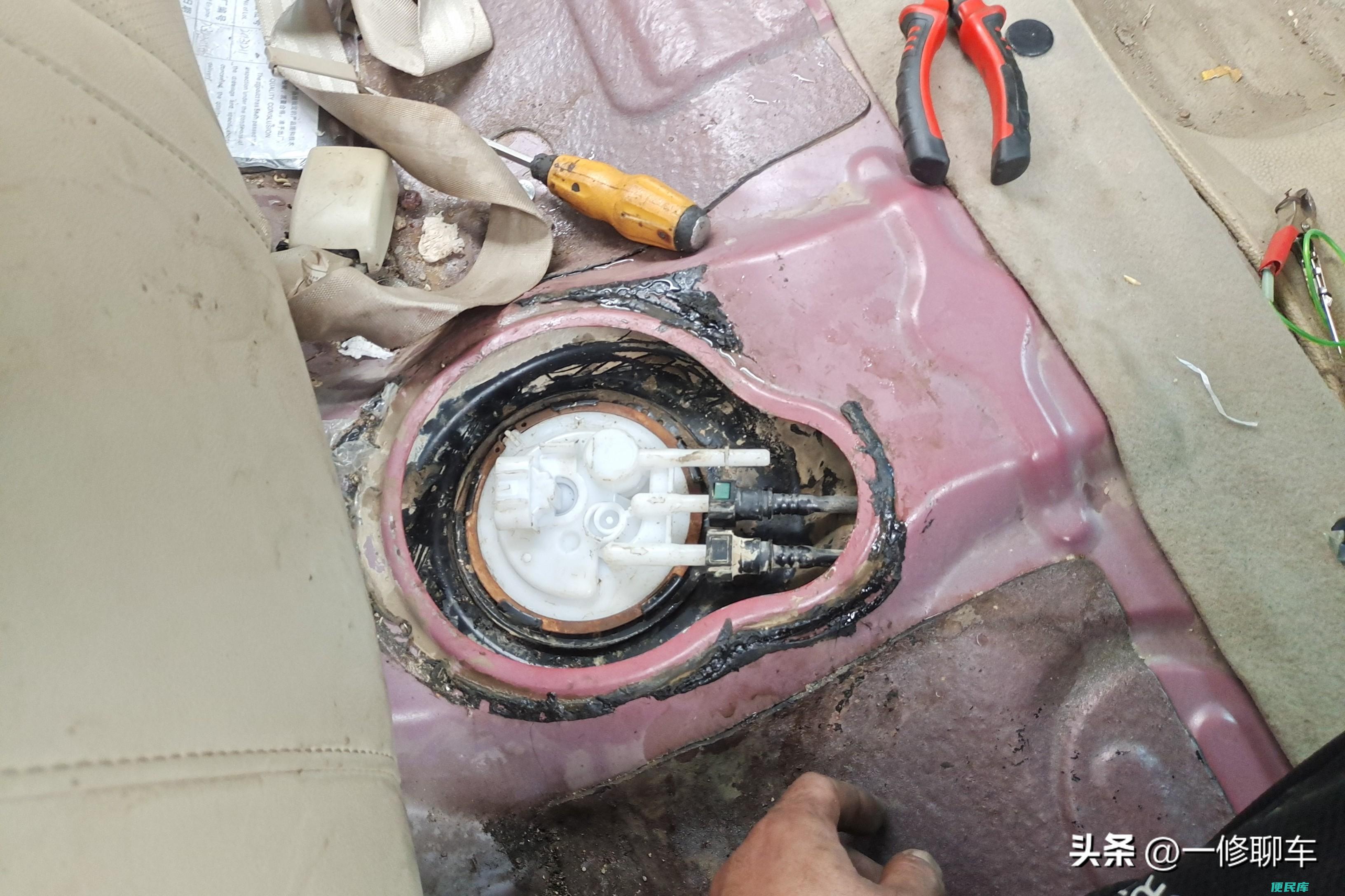 汽油泵坏了前期症状（汽车的油泵坏了都有哪些表现）
