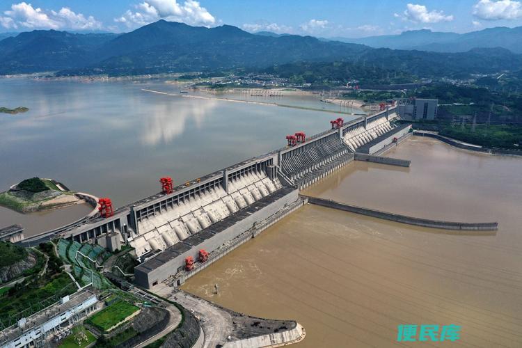 三峡水电站的具体位置（介绍三峡水电站的地理位置）