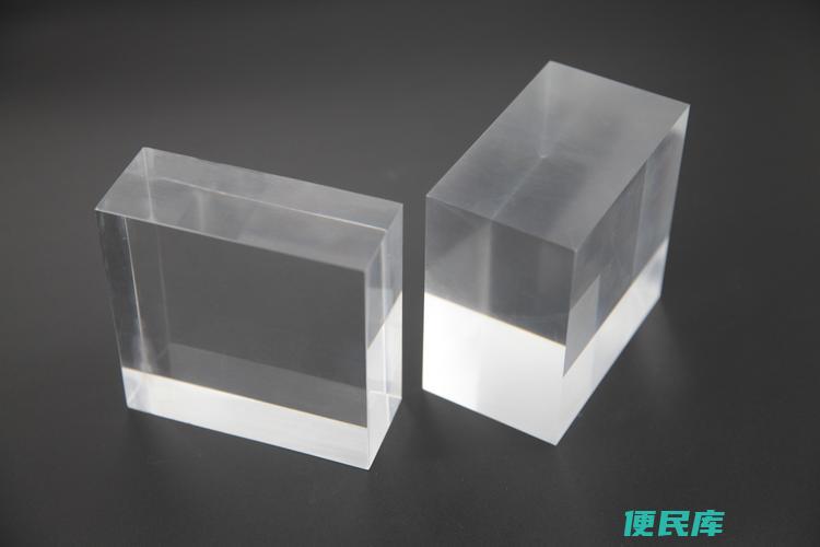 亚克力的材质特点（解析亚克力的组成与性质）