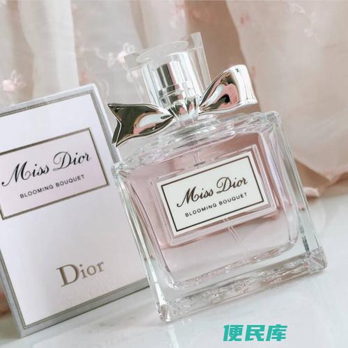 迪奥香水中哪款持久闻起来好（迪奥香水中哪一款女性喜爱度较高且持久）