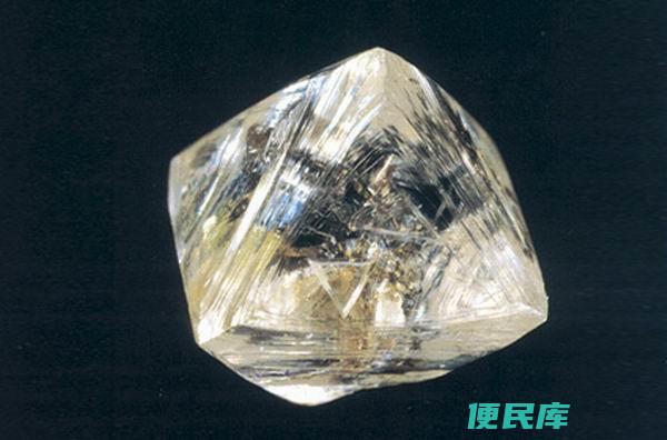 金刚石的熔点（金刚石的熔点是多少）