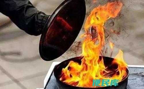 为什么油锅起火不能浇水（解释油锅起火时浇水的危险性）