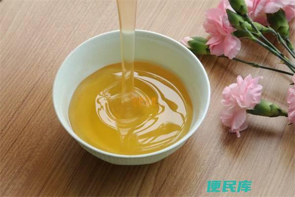 蜂蜜冲泡的最佳水温是多少（制作蜂蜜水的最佳水温）