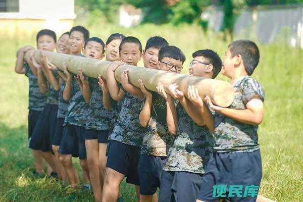哪个机构举办夏令营好 （选择军事夏令营时优质机构推荐）