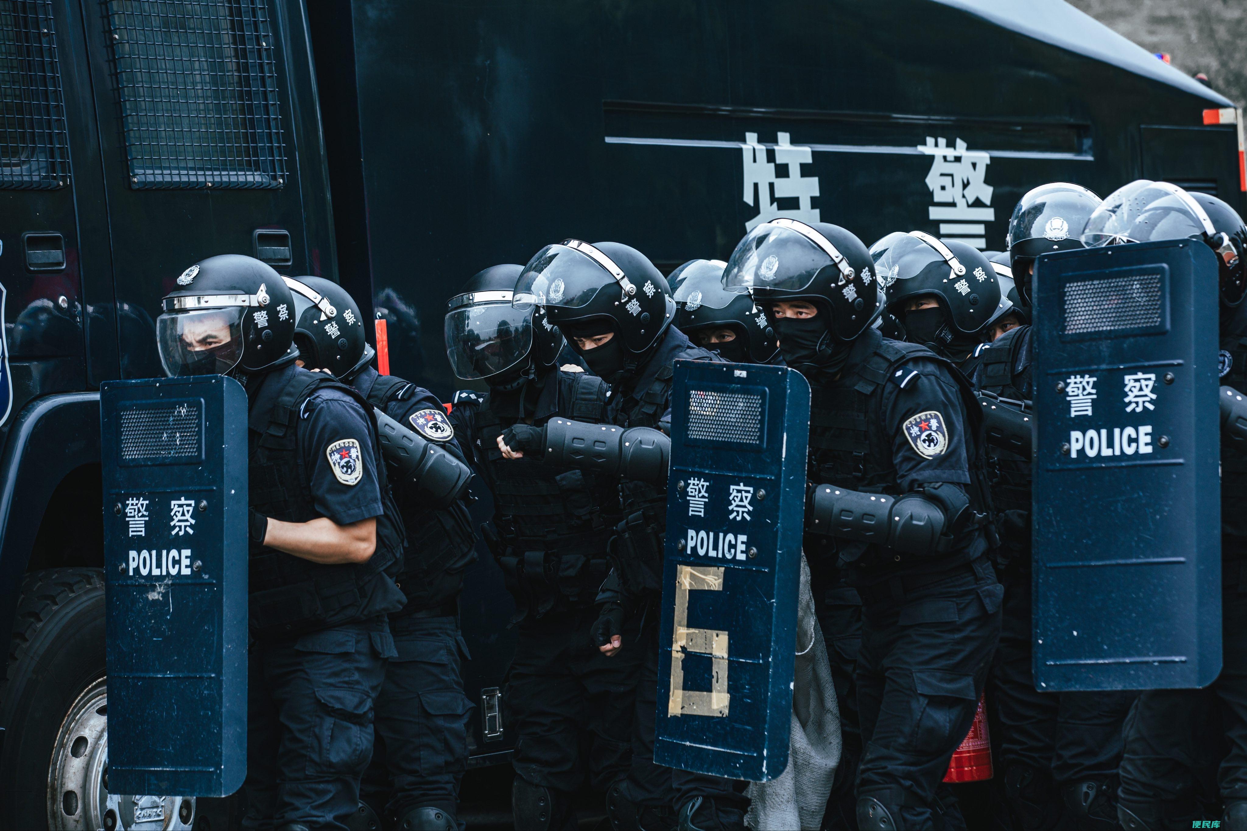 特警月工资一般多（特警的月平均工资情况）