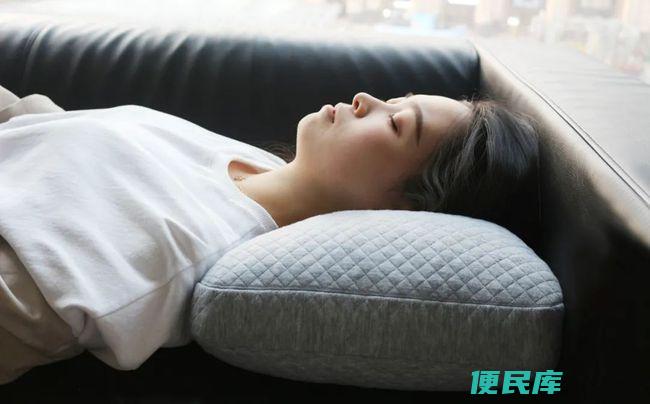 枕头对睡眠的影响（枕头对睡眠的影响和作用）