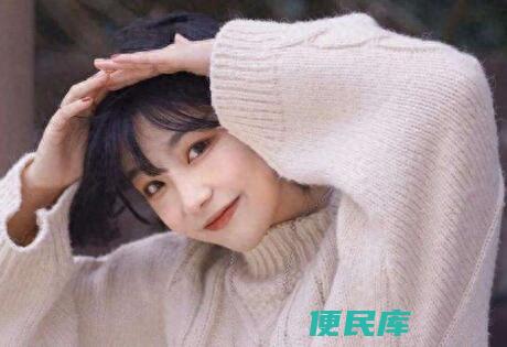 聊天怎么逗女生开心（哄女孩子开心的几个幽默小套路）