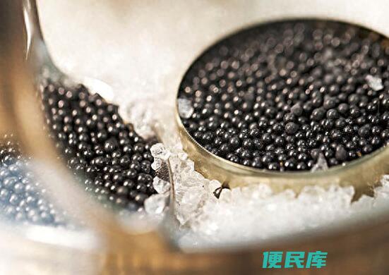 鱼子酱怎么吃味道比较好（吃鱼子酱的方法和注意事项）