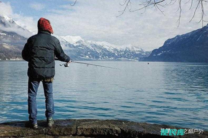 海竿的正确抛投方式（海竿抛竿的技巧以及注意事项）