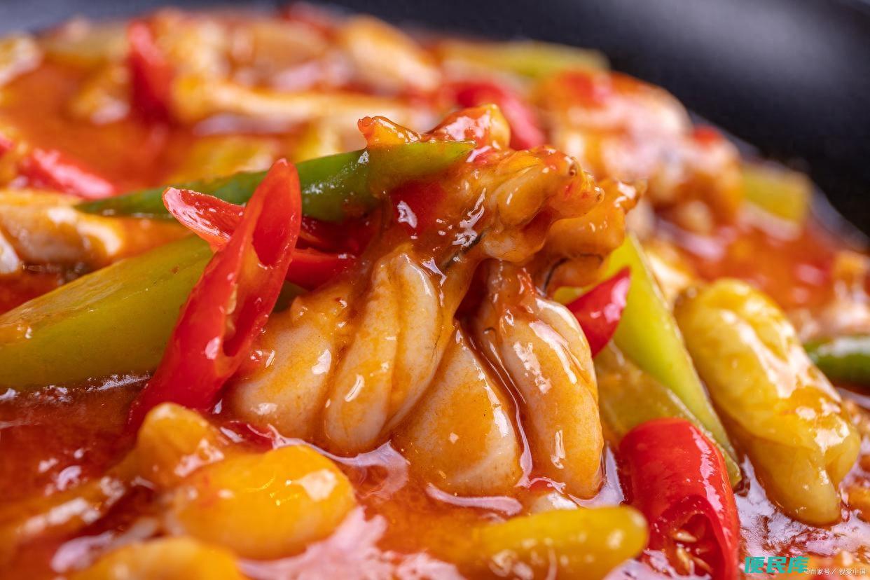 牛蛙有寄生虫吗还能吃吗（为什么建议要少吃牛蛙呢）