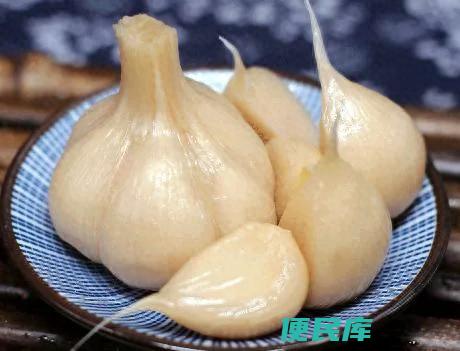 怎么腌糖醋蒜又脆又好吃（醋蒜如何腌制好吃又入味）